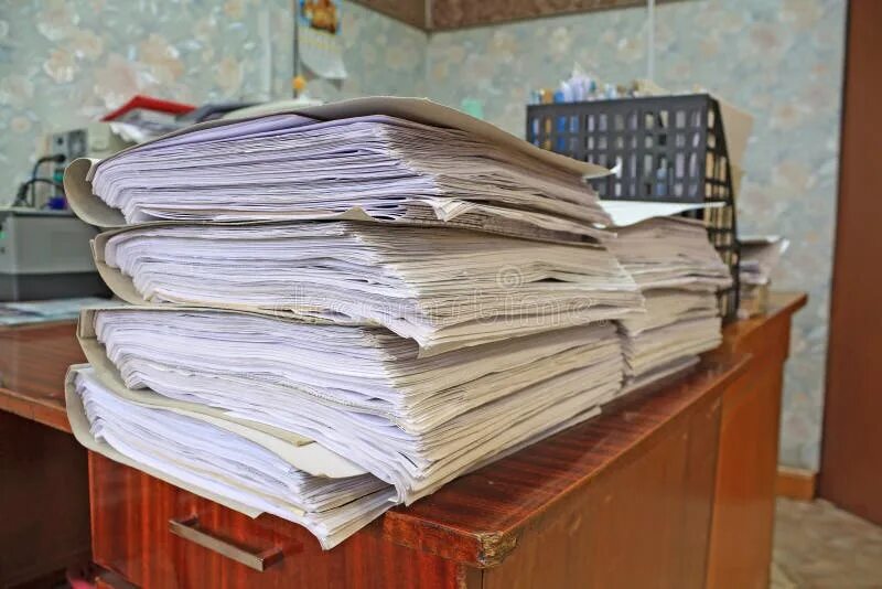 Куча бумаг на столе фото Piles of printed paper stock image. Image of white, stack - 3152699