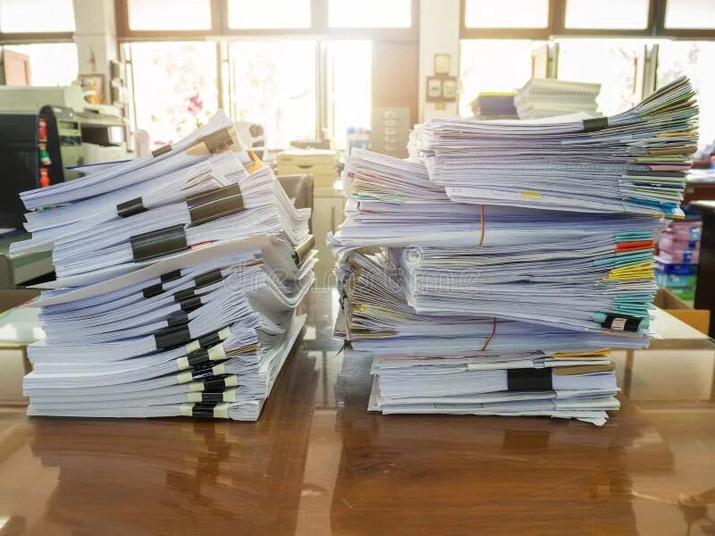 Куча бумаг на столе фото Book Stock Illustrations - 2,113,467 Book Stock Illustrations, Vectors & Clipart