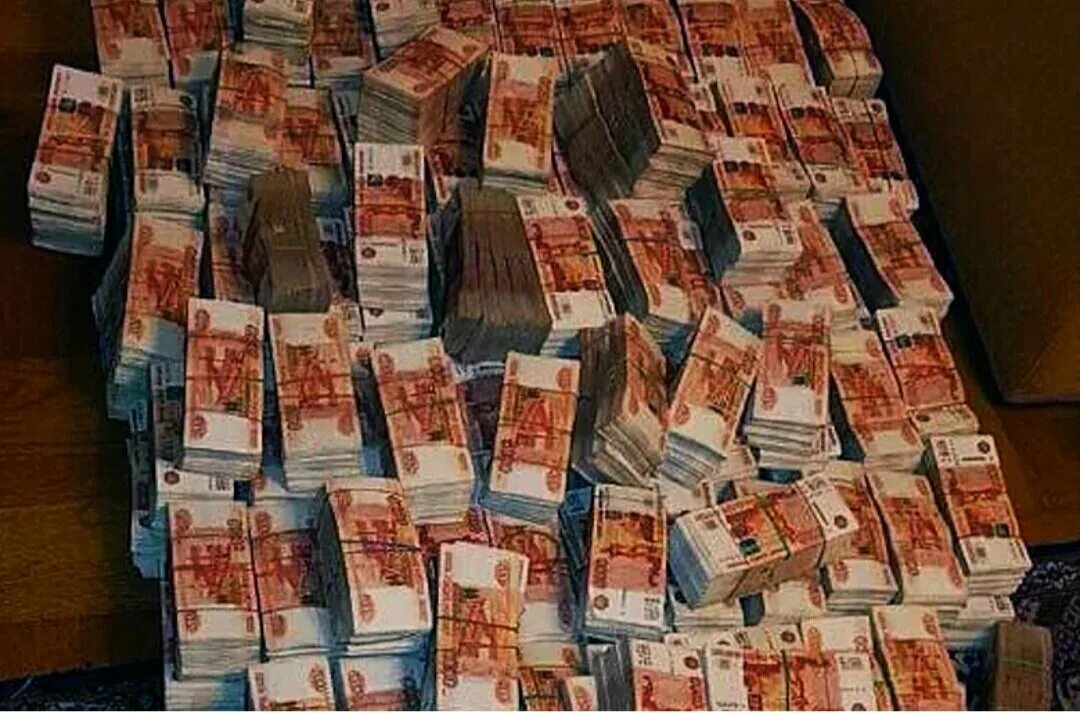 Куча денег фото Aurus готовит массовую замену Toyota Camry