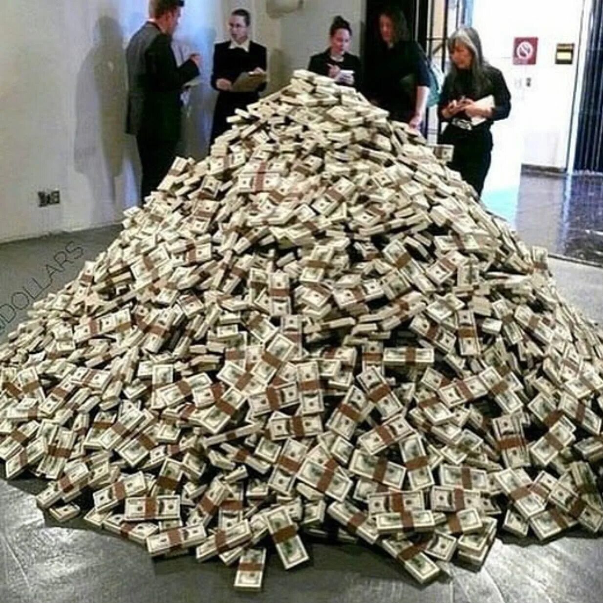 Куча денег фото Föllöw För Mörë @TheBunnnie Pengar