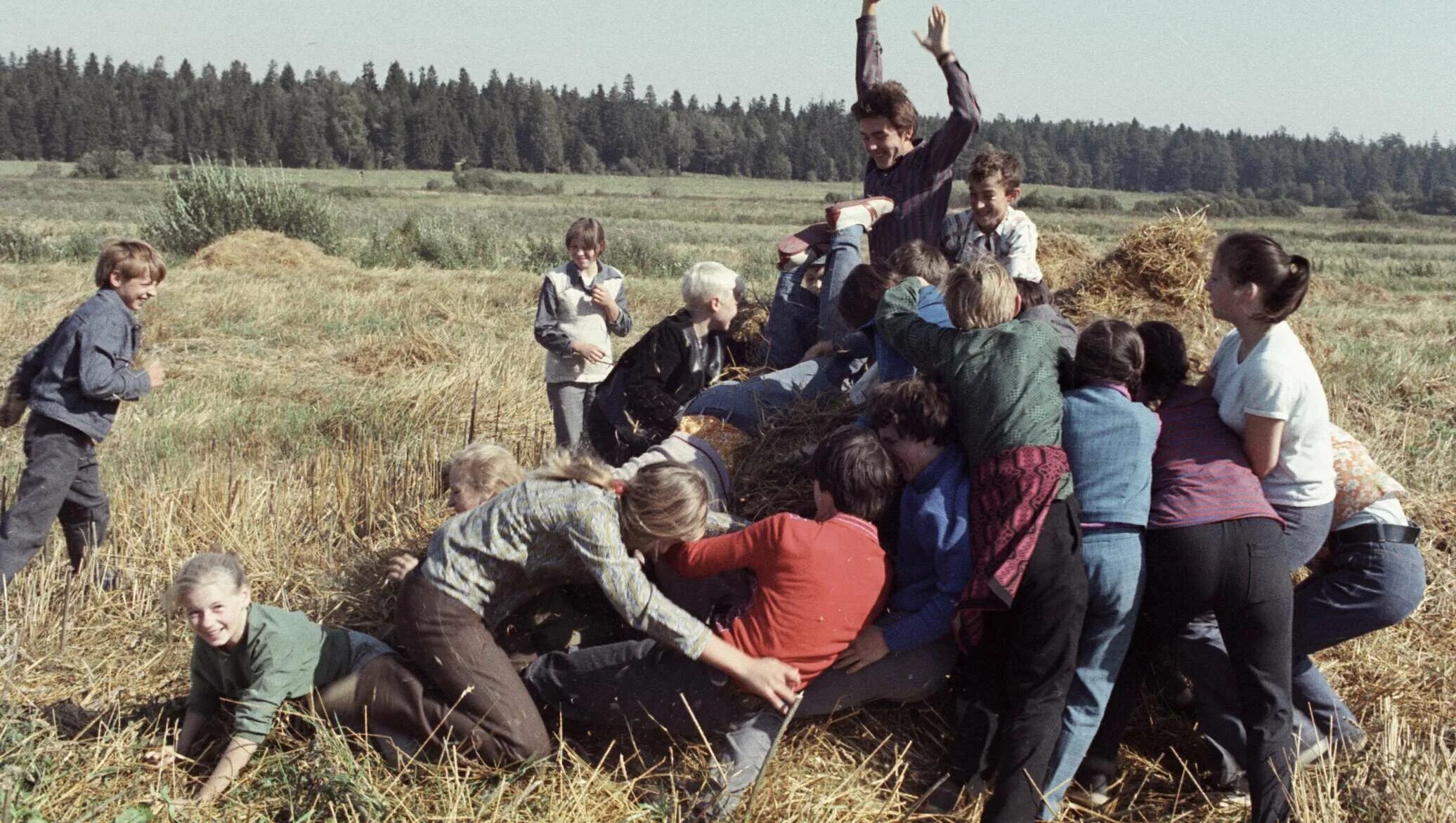 Куча мала фото "Жесть" несусветная: во что играли дети в СССР