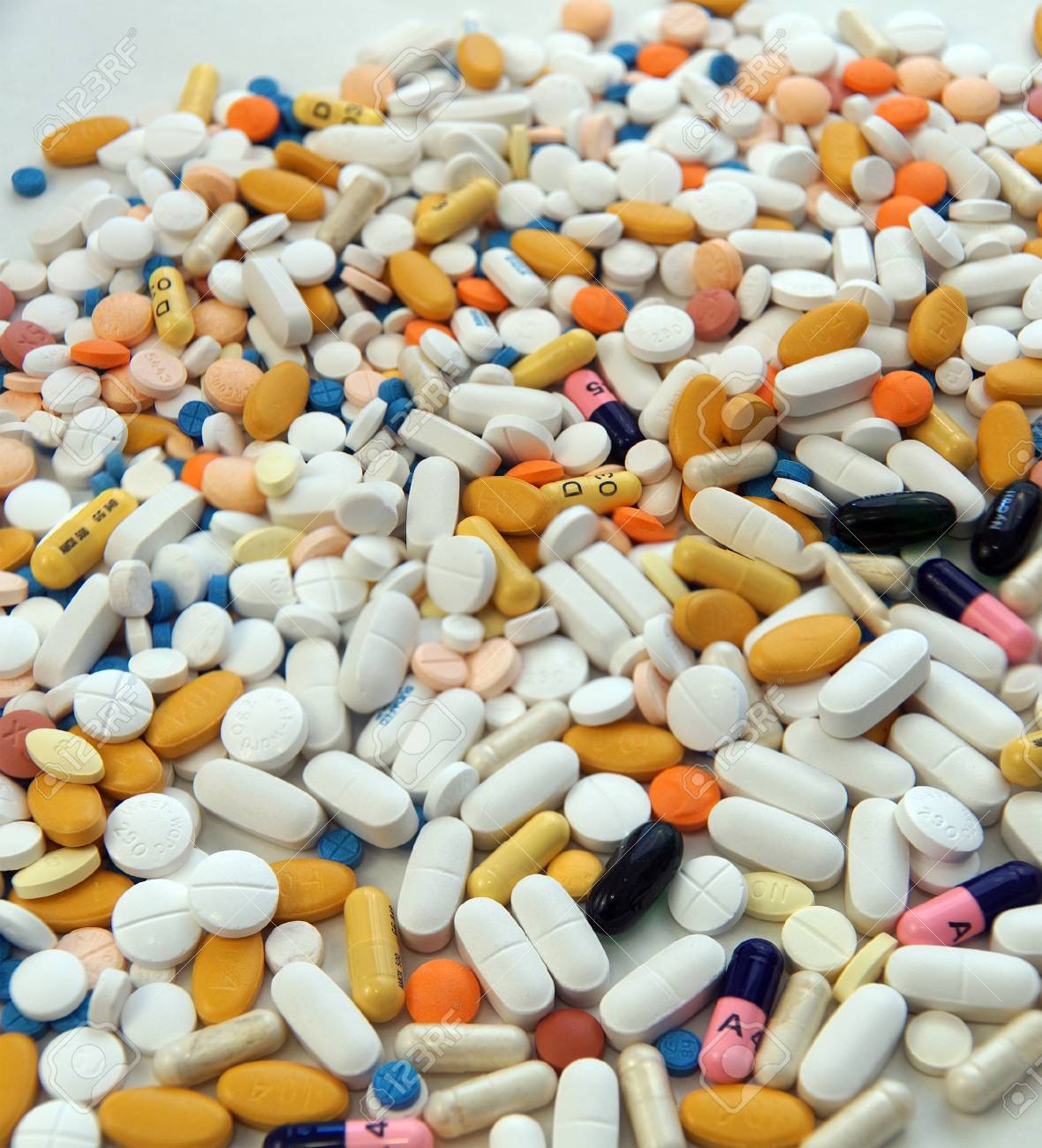 Куча таблеток фото Куча таблеток на столе (Много фото) - fotouyut.ru