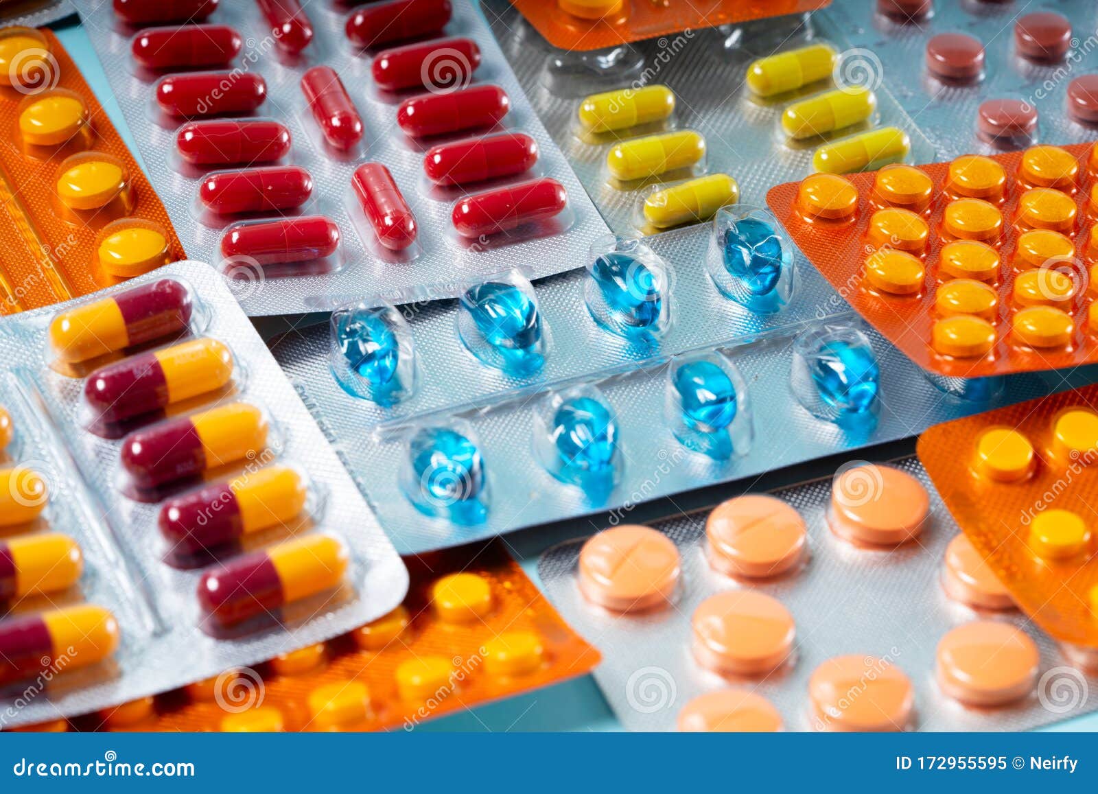 Куча таблеток фото Куча таблеток стоковое изображение. изображение насчитывающей снадобья - 1729555
