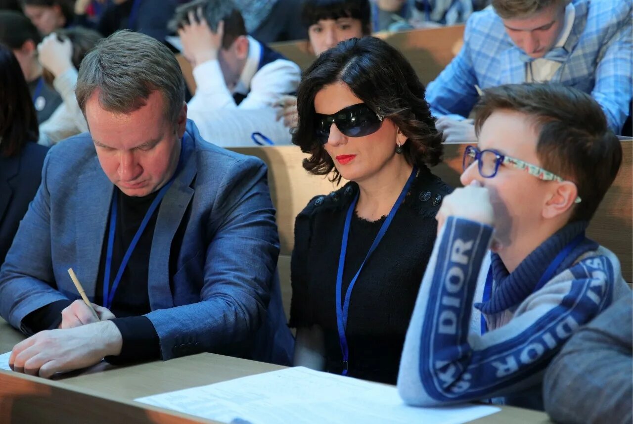 Кучеренко костя сын дианы гурцкой фото 14-летний сын Дианы Гурцкой бросил школу ::Первый Севастопольский