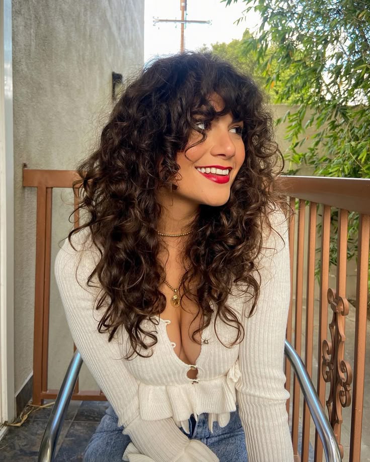 Кучерявая челка фото Lexie Shoaibi on Instagram: "Y’all ever look at stuff?" Curly hair photos, Curly