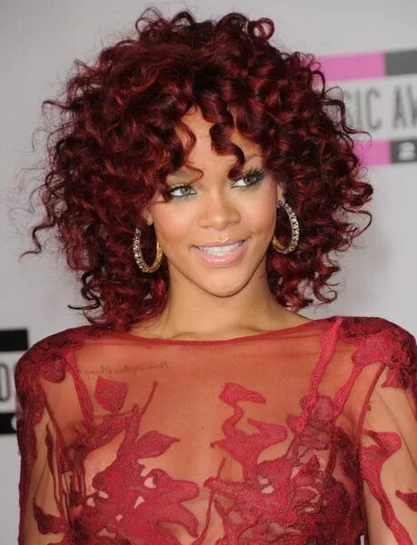 Кучерявая челка фото Port wine/plum hair you are mine this summer :D Rihanna hairstyles, Hair styles,