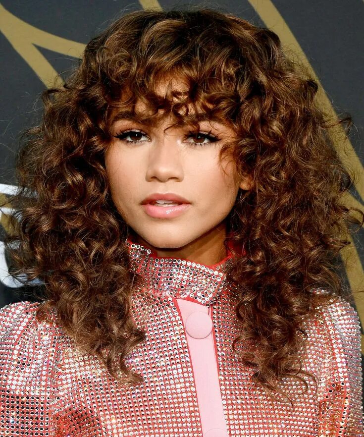 Кучерявая челка фото The 5 Haircuts You'll See Everywhere This Fall - The Curly Shag from InStyle.com