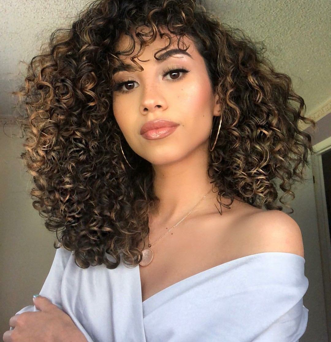 Кучерявая челка фото Pin de kamilla em h a i r s Cabelo, Cabelo cacheado com franja, Inspiração cabel