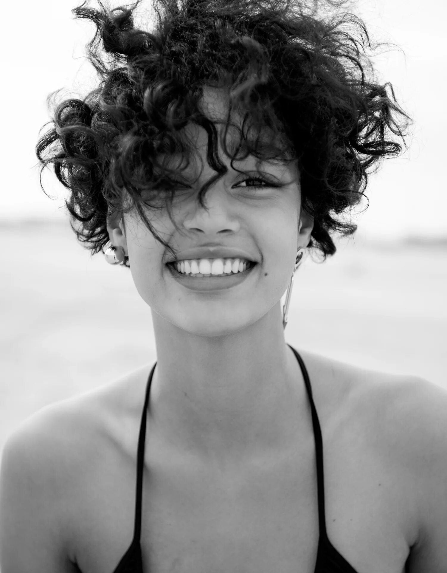 Кучерявая короткая прическа Damaris :: Behance