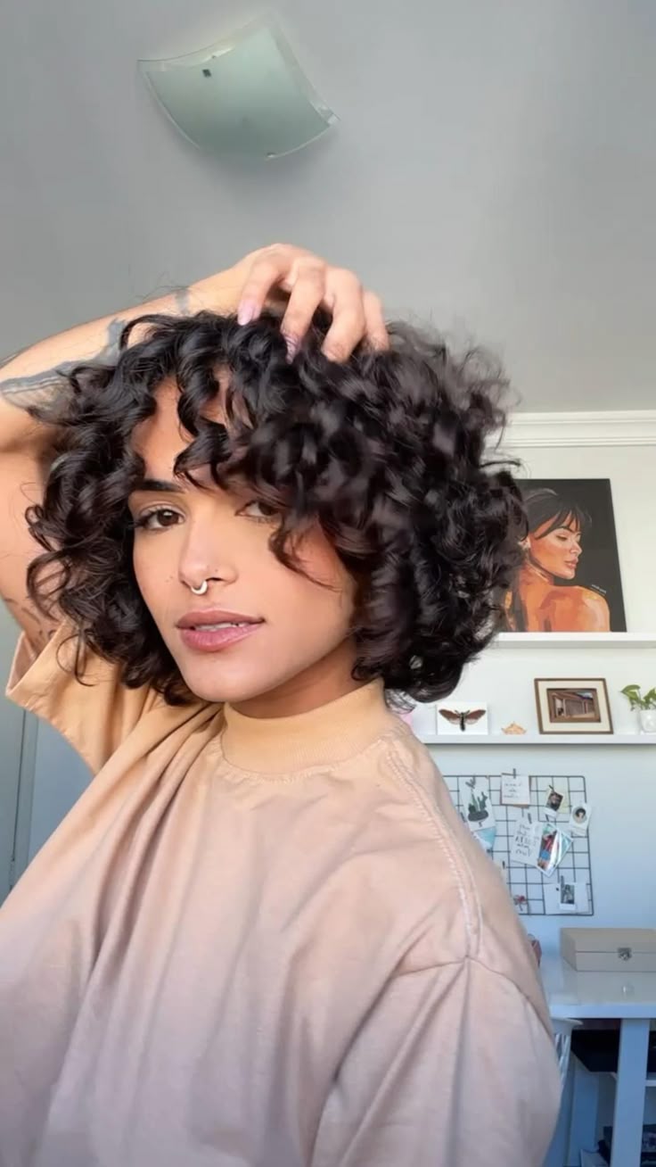 Кучерявая прическа Cabelo curto cacheado Frisyrer, Ansikte kvinna, Fina frisyrer