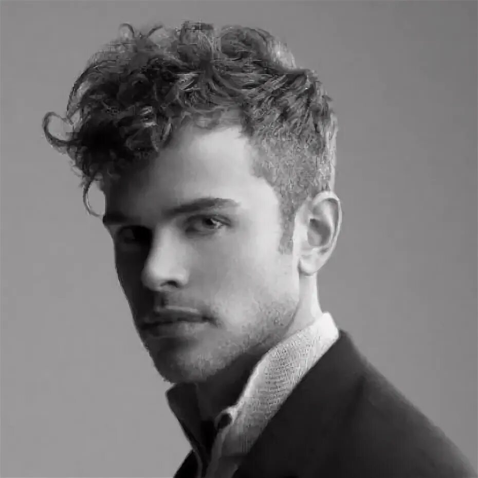 Кучерявая прическа мужская The Best Curly/wavy Hair Styles And Cuts For Men The Idle Man Cortes de pelo hom