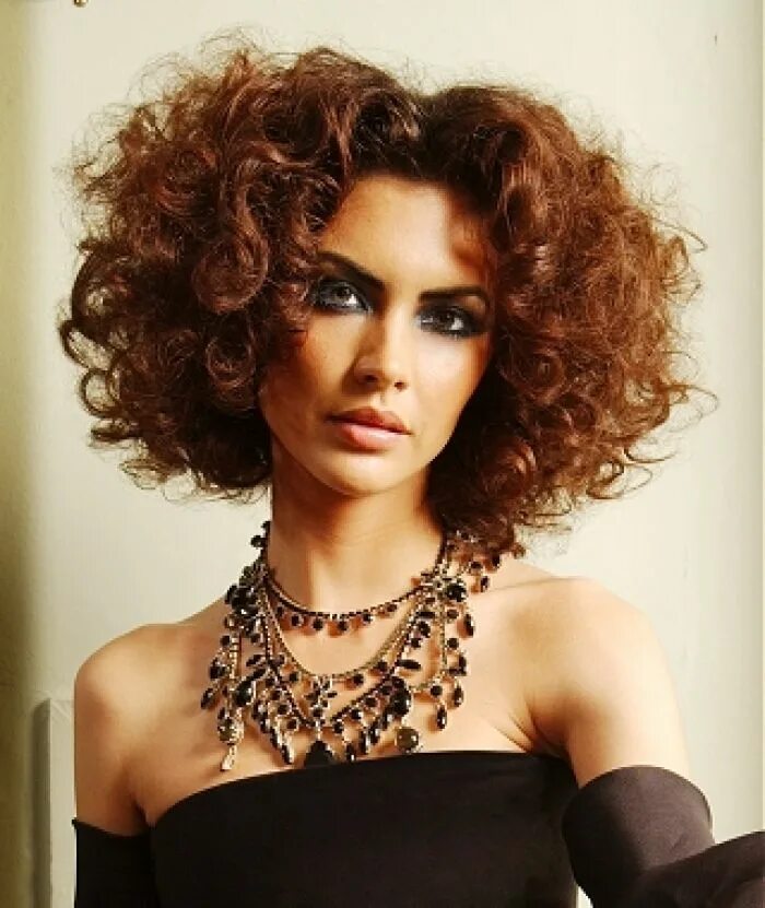 Кучерявое каре фото short curly hair Big curly hair, Curly hair styles, Short curly hair