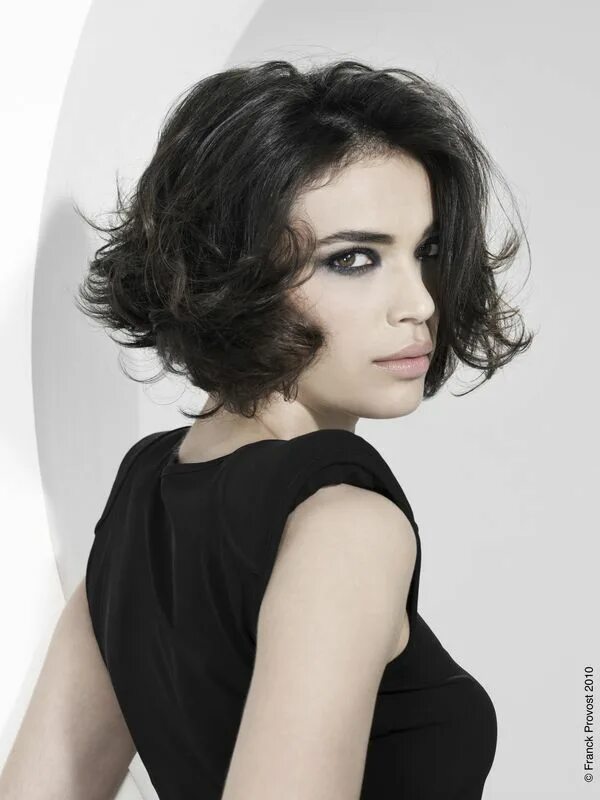 Кучерявое каре фото coiffure courte franck provost Coiffure courte, Coupe de cheveux, Vog coiffure