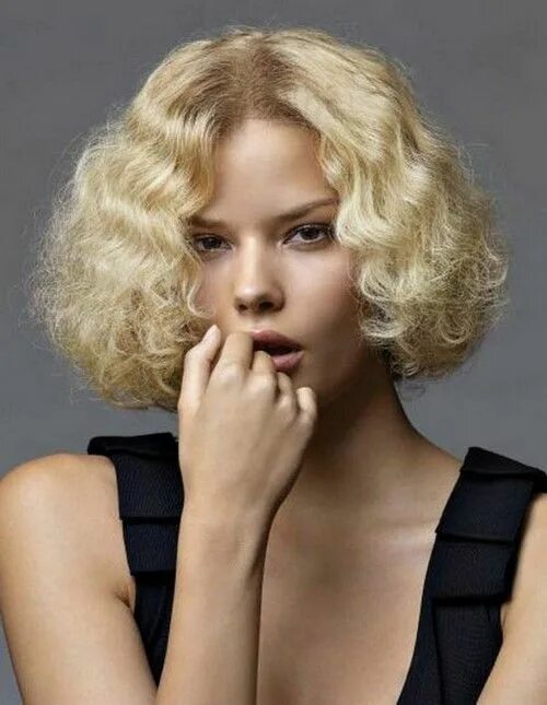 Кучерявое каре фото Модные стрижки на вьющиеся волосы 2020-2021 фото, красивые стрижки для вьющихся 