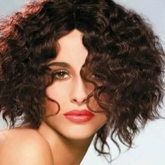 Кучерявое каре фото Стрижка каре на волнистые волосы: разной длины, с чёлкой и без lonas.ru