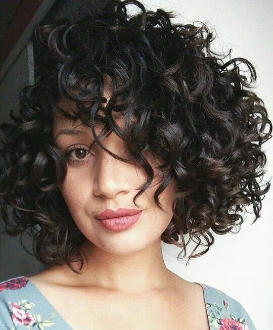 Кучерявые короткие волосы фото Pin by Shali on hair Haircuts for curly hair, Curly hair styles, Curly hair styl