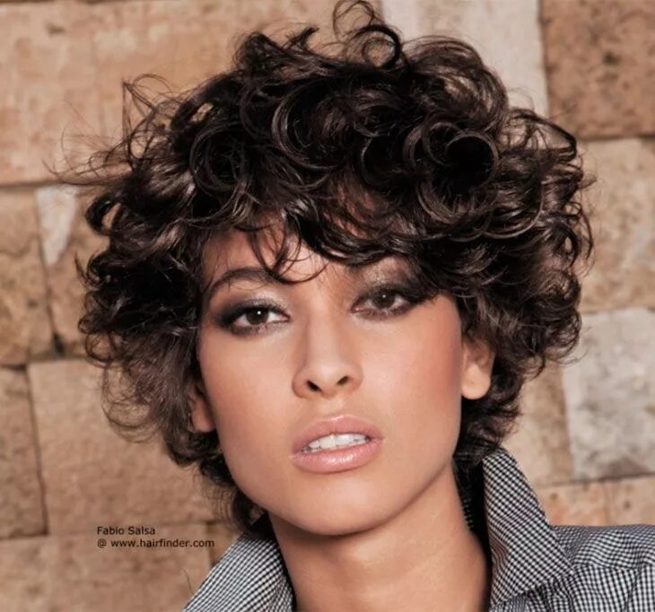 Кучерявые короткие волосы фото Cabelos curtos: 50 inspirações para todos os formatos de rosto Стрижки для вьющи