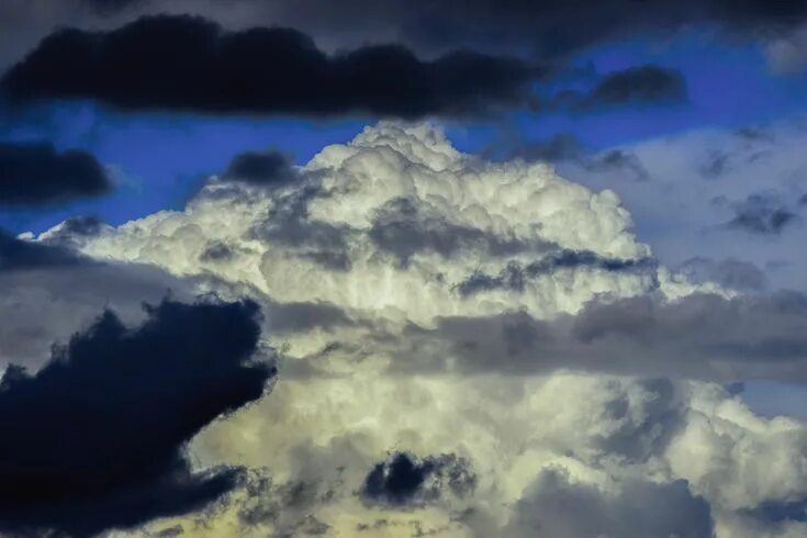 Кучерявые облака фото SHMÚ varuje pred silným vetrom Slovensko