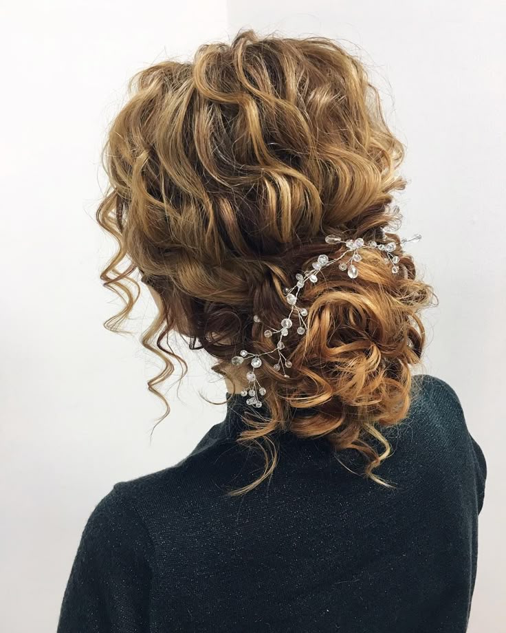 Кучерявые прически на средние 87 Fabulous Wedding Hairstyles For Every Wedding Dress Neckline Curly hair updo,