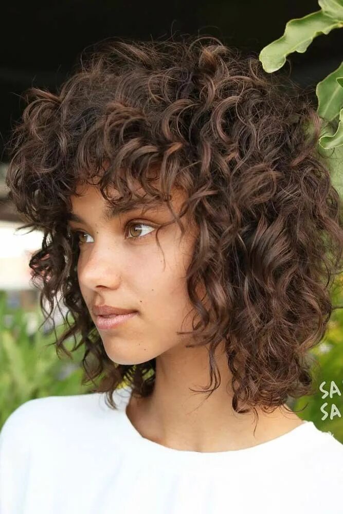 Кучерявые прически на средние Undeniably Pretty Hairstyles For Curly Hair Curly hair trends, Curly hair styles
