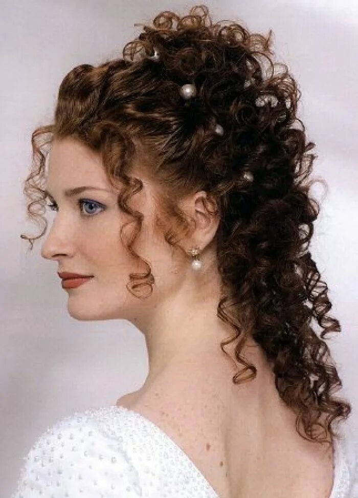 Кучерявые прически на средние Curly Wedding Hairstyle For Long Hair Weddings Engagement Design 323x449 Pixel C