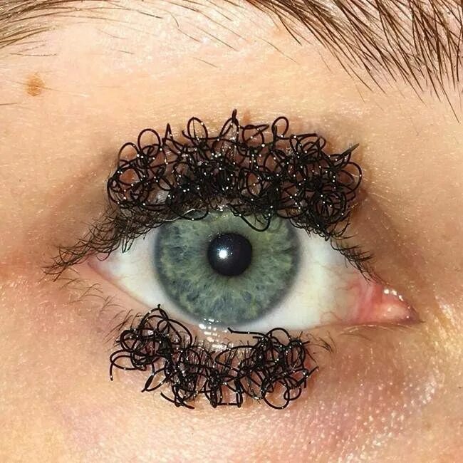 Кучерявые ресницы фото Curly eyelashes A new trend in makeup by Sophie Petersen Eyelashes, Furry nails,