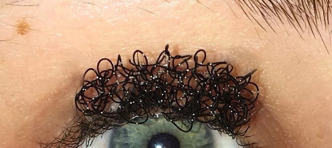 Кучерявые ресницы фото Паучьи гнезда или губка для посуды Новый тренд на кудрявые ресницы ужаснул польз