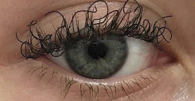 Кучерявые ресницы фото Визажист сделала кудрявые ресницы, фото которых подхватили соцсети. Им пророчат 