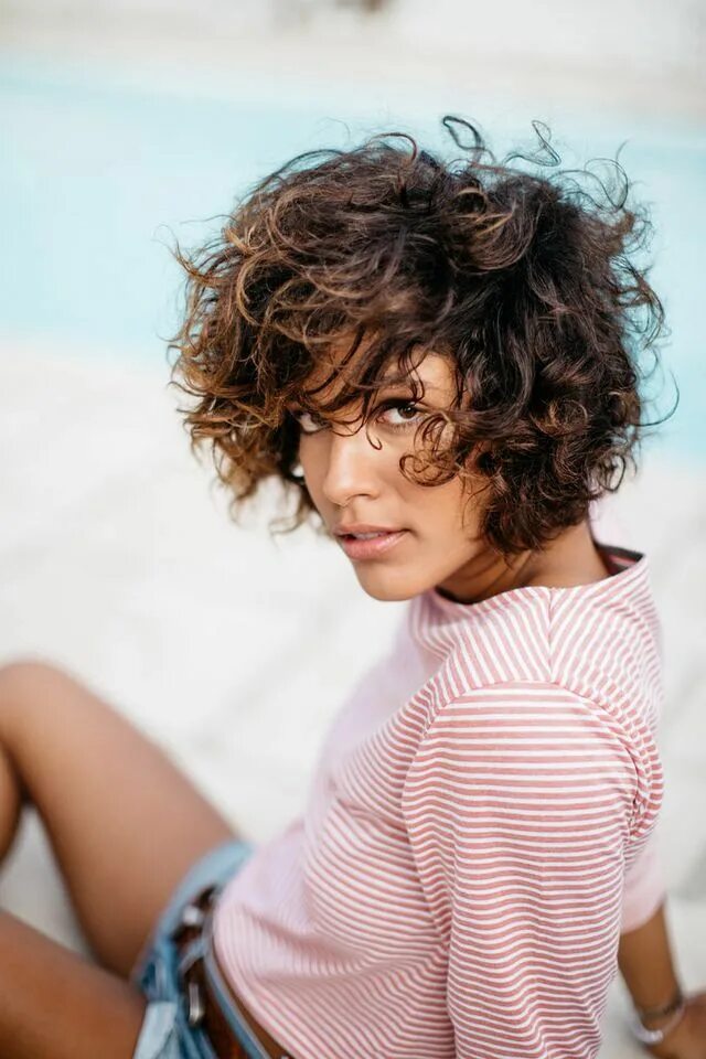 Кучерявые стрижки женские Pin by Lara Rodriguez on .Beauty, Hair and Make-Up. Hair styles, Short hair styl