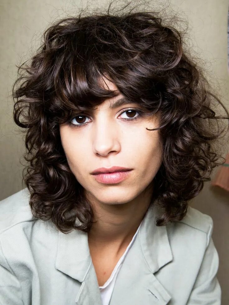 Кучерявые стрижки женские The Most Flattering Short Hairstyles for Thick Hair Short hairstyles for thick h