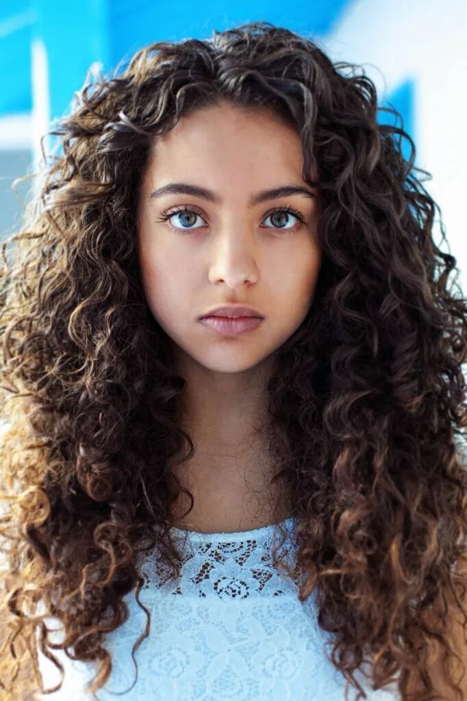 Кучерявые волосы фото Mihaela Noroc Curly hair styles, Curly hair styles naturally, Curly hair care