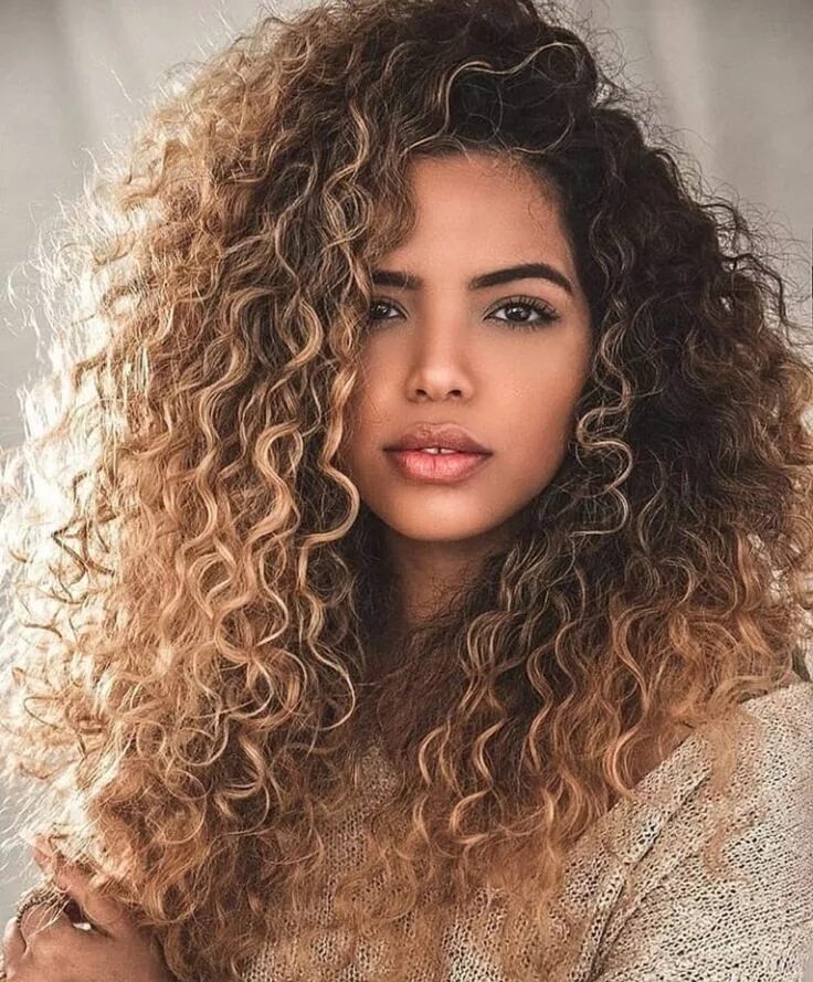 Кучерявые волосы прически фото Pin on ✩ C U R L S ✩ Curly hair styles, Hair color balayage, Colored curly hair