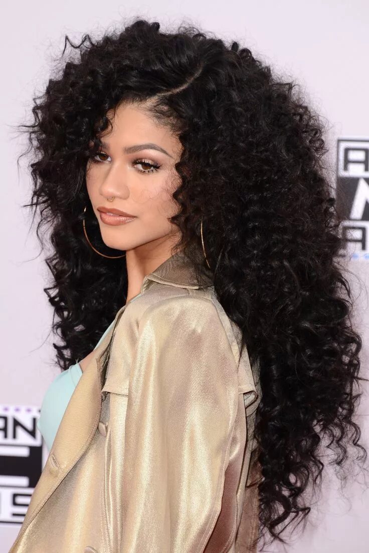 Кучерявые волосы прически фото zendaya coleman, curly hair, soft curls, hairstyle Cabello y maquillaje, Cabello