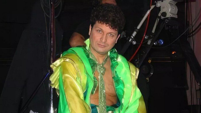 Кучерявый певец 90 х фото Он собирал стадионы и агитировал за Ельцина в 90-е, а потом пропал: Как сейчас ж