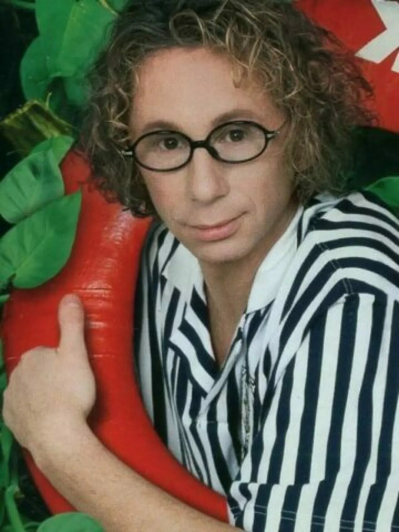 Кучерявый певец 90 х фото Кучерявый русский певец: найдено 90 изображений