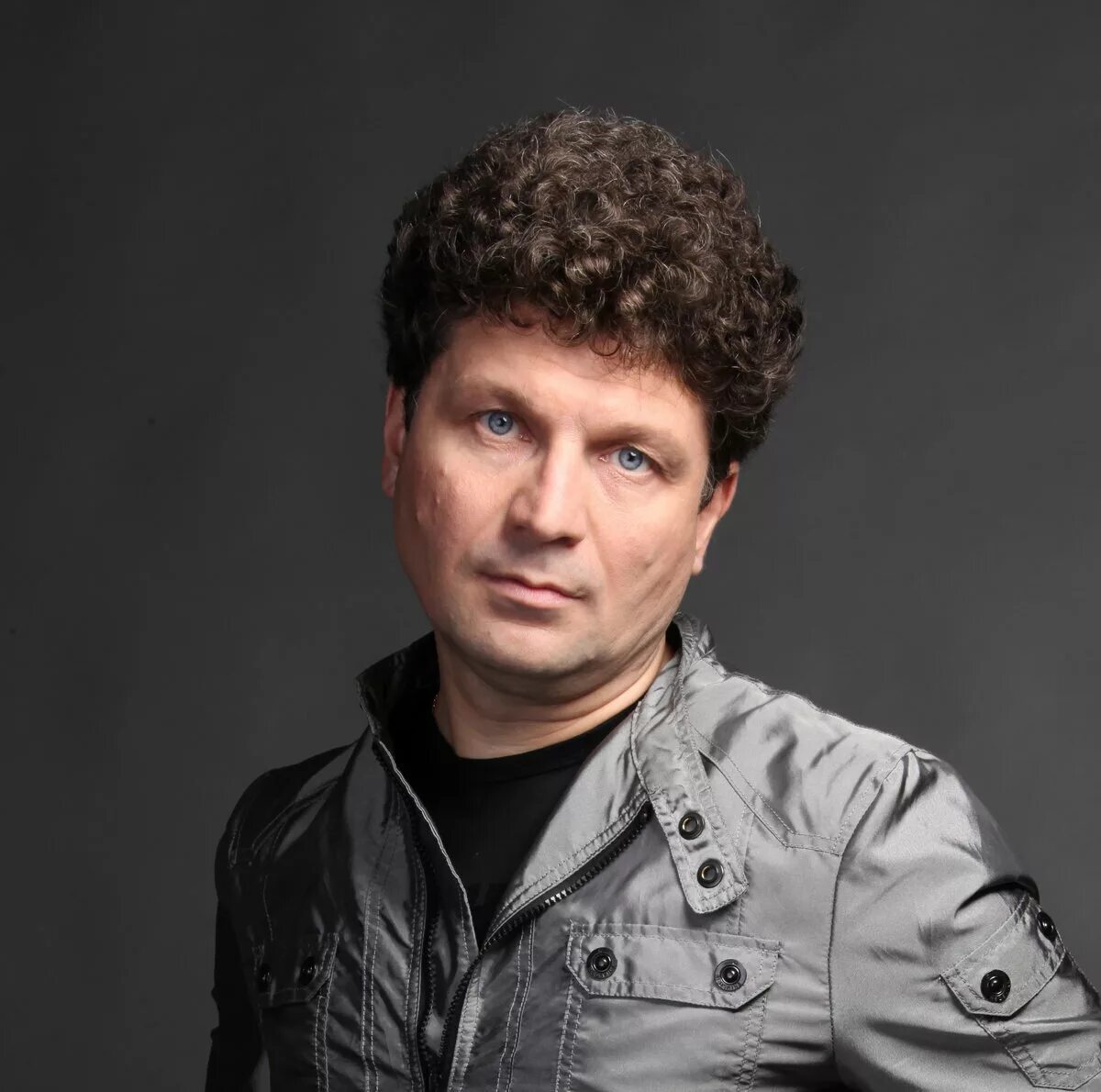 Кучерявый певец 90 х фото Сергей Минаев - актёр - фотографии - актёры - знаменитости в кино - Кино-Театр.Р