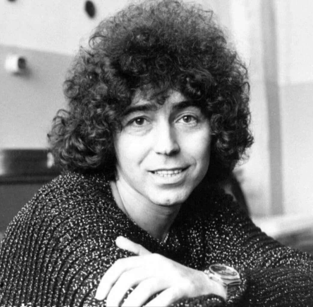 Кучерявый певец 90 х фото Оленевод, однолюб, любитель пластических операций: чего мы не знали о Валерии Ле