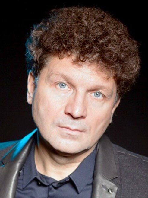 Кучерявый певец 90 х фото Сергей минаев певец биография личная жизнь