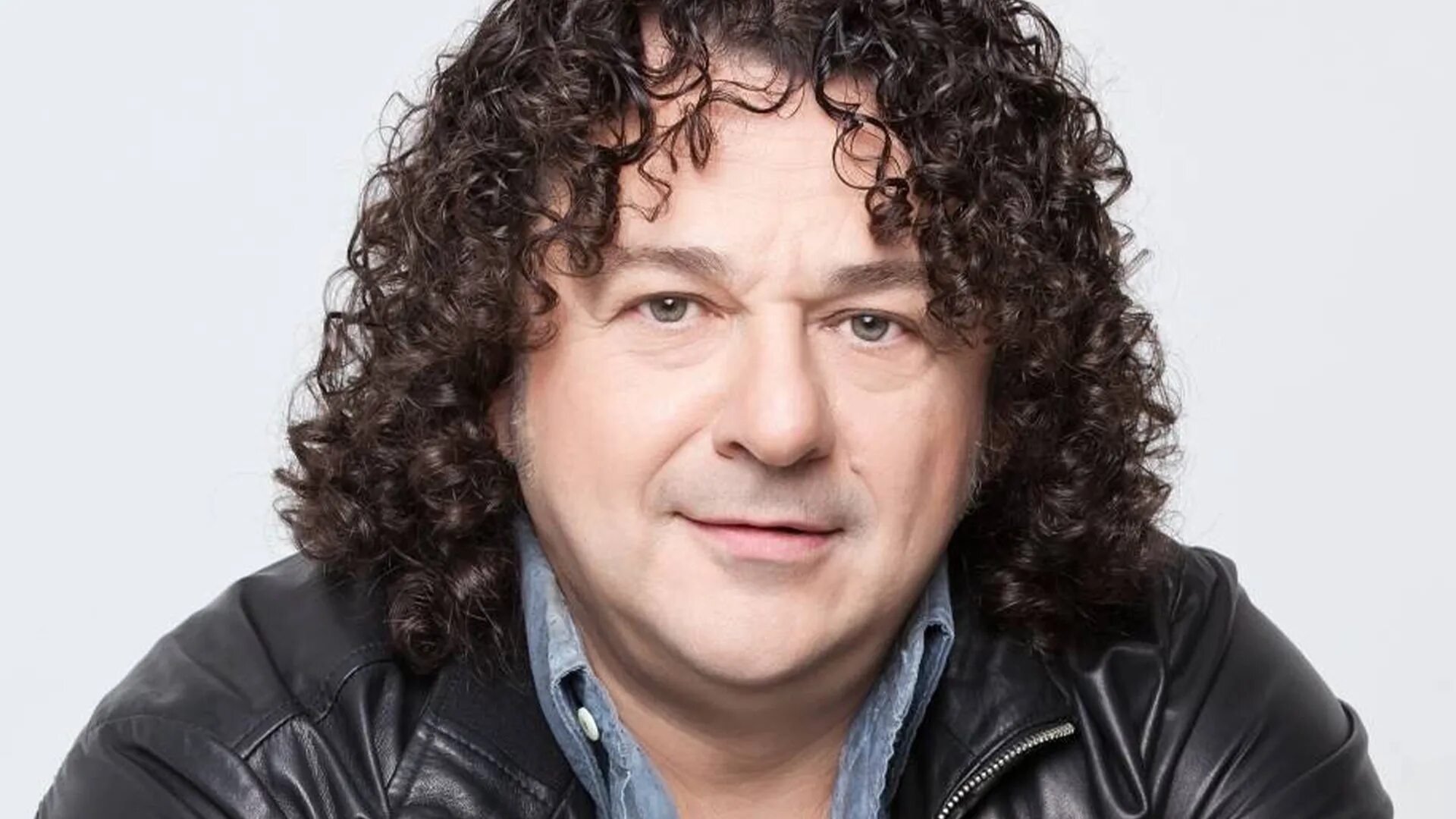 Кучерявый певец 90 х фото русский Игорь Саруханов. Розочка - смотреть онлайн архив передач телеканалов