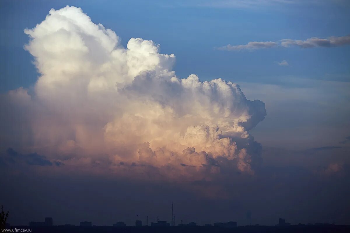 Кучева дождевые облака фото Шикарные кучево-дождевые облака в Че): serufimushka - ЖЖ