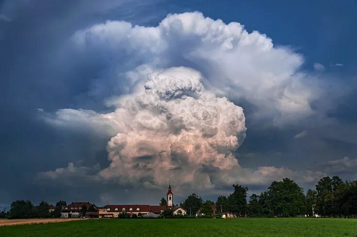 Кучево дождевые облака фото Gregor Vojščak, 2016