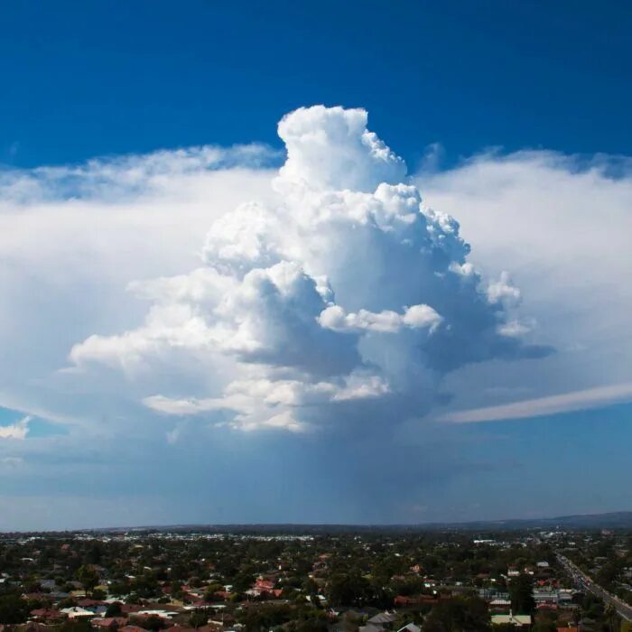 Кучево дождевые облака фото Perfect anvil thunderstorm over the Barossa sends Adelaide eyes skywards Clouds,