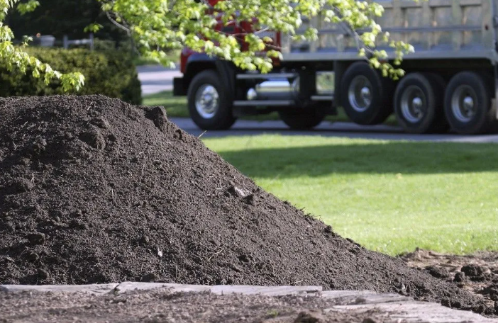 Кучка земли фото Нерудные материалы - купить в Москве Грунт, песок, щебень с доставкой от компани
