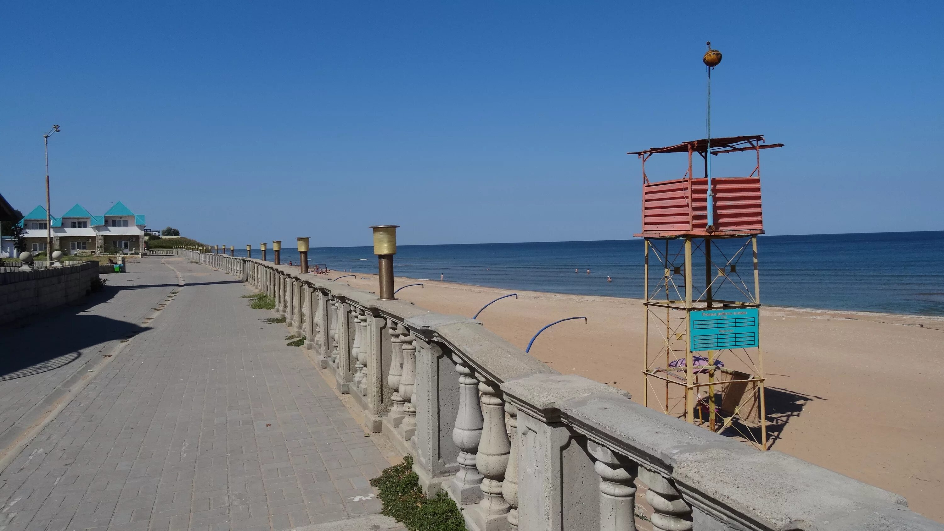 Кучугуры набережная фото Поселок Кучугуры (Краснодарский край) в сентябре: холмы над морем и тишина: vict