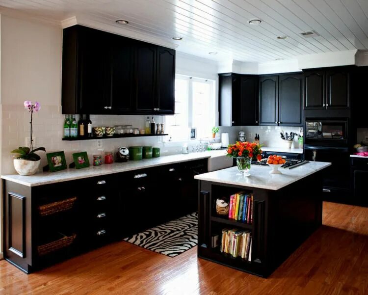 Кухня черная деревянная фото FeastHome * Wonderful to your kitchen! Upper kitchen cabinets, Kitchen cabinets 