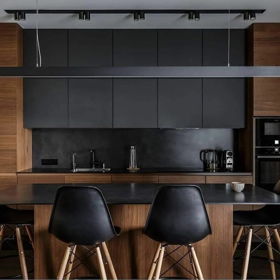 Кухня черная деревянная фото Jak wam się podoba ten projekt? ▫ Obserwuj ➡ @homeasy.kitchen ⬅ dla codziennej .