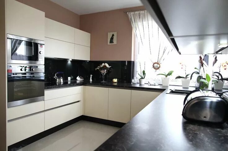 Кухня черно бежевая интерьер http://www.4poziom.slask.pl/ Kitchen, Kitchen cabinets, Decor
