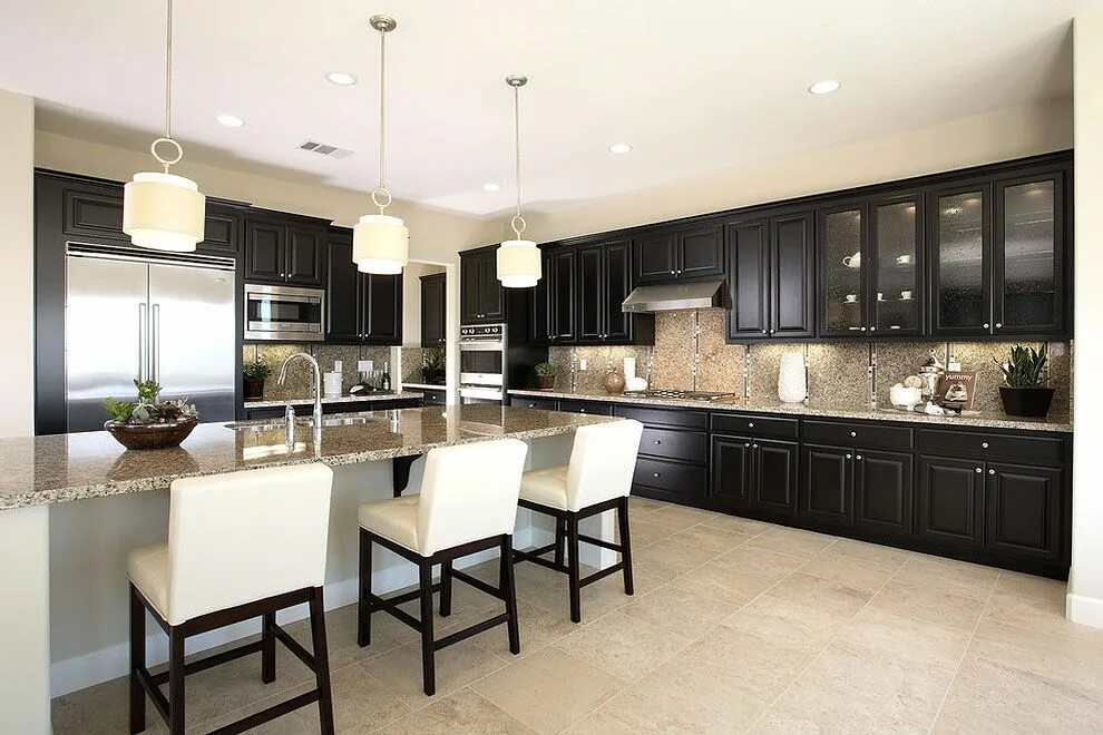 Кухня черно бежевая интерьер Giallo Ornamental Granite Kitchen Countertops with Dark Espresso Cabinets Black 