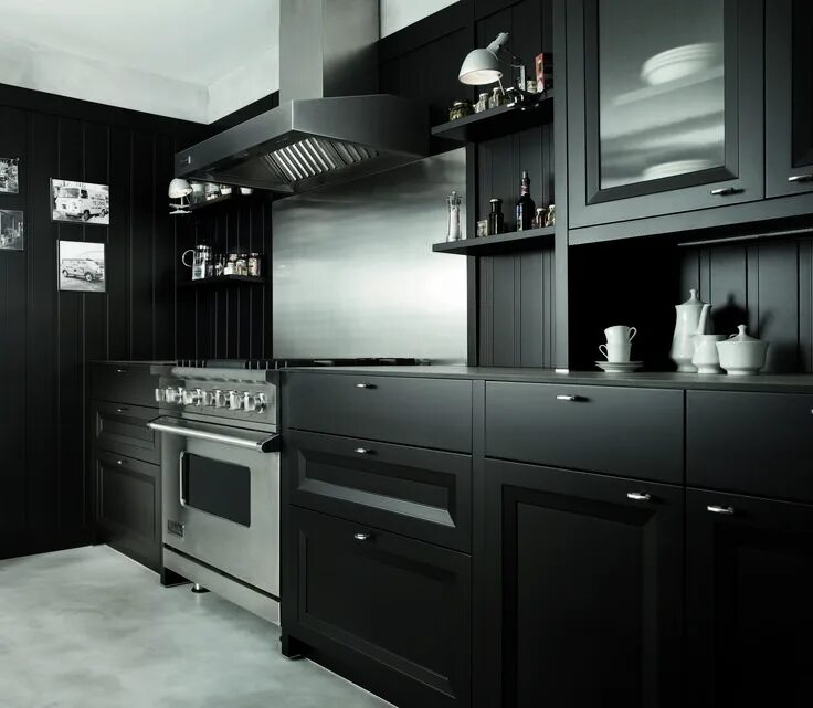 Кухня черно серая дизайн фото MOBALCO. Stimmug, confort doméstico. #mobalco #mobalcolife #feedyoursoul #kitche