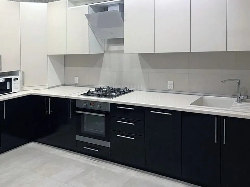 Кухня черный низ белый верх фото Кухня Рабаул купить от производителя Мебельмания в Санкт-Петербурге